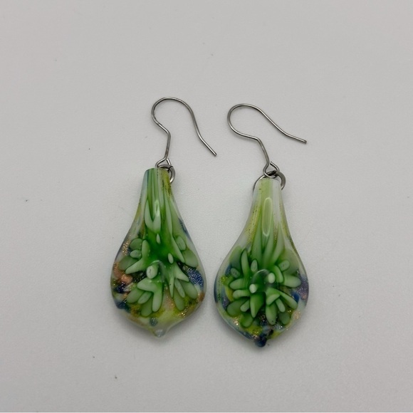 Boho Glass Green Fern Plant Teardrop Shaped Dangle Earrings Silver Tone Hook - Picture 4 of 7
